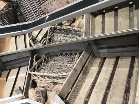 lege schappen omdat we telen voor de export eet daarom meer lokaal